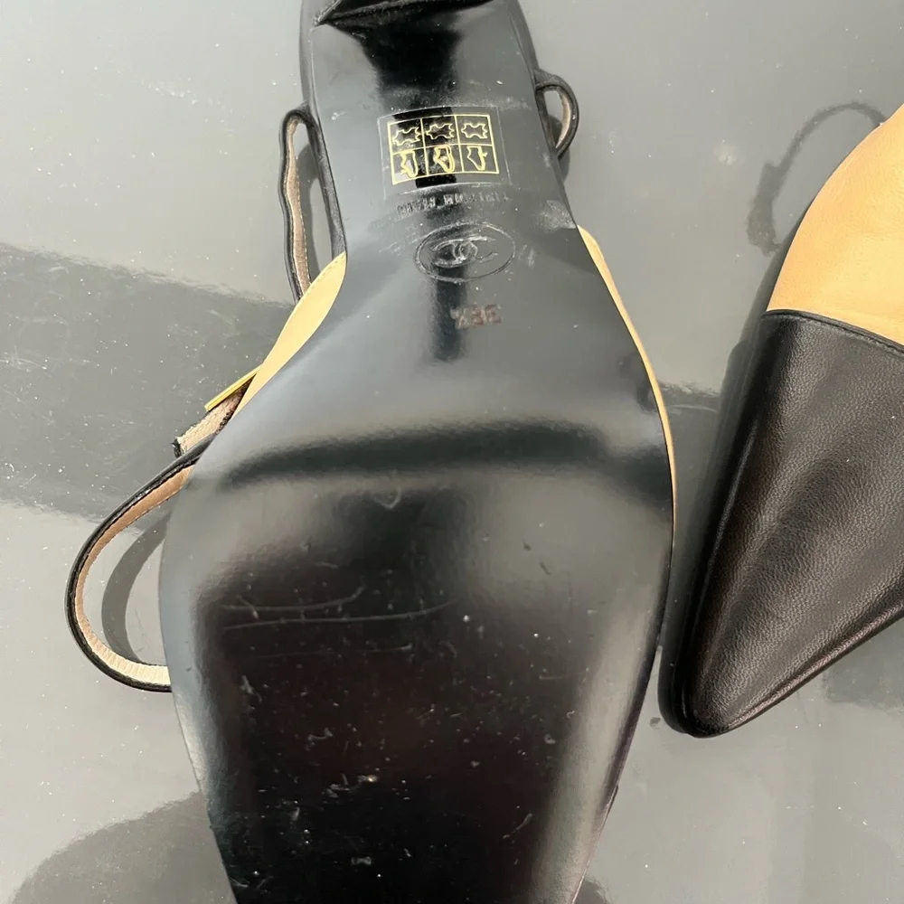 CHANEL Two-Tone Black and Mustard Yellow Slingback Heels - Picture 4 of 6